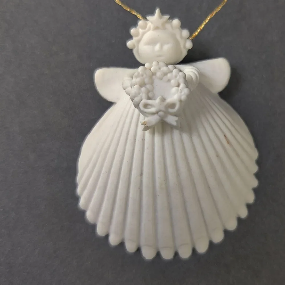 🎅 Margaret Furlong Ornament Vintage 1995 Shell Angel Wreath Porcelain Ceramic